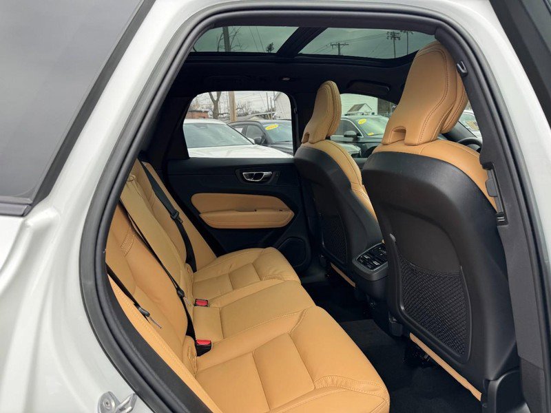 Certified 2023 Volvo XC60 B6 Ultimate w/ Protection Package Premier image 11