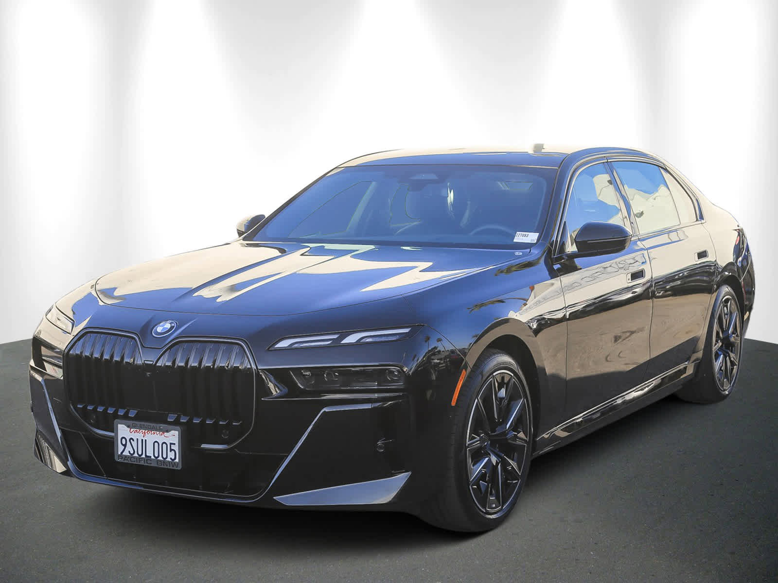 Used 2025 BMW i7 xDrive60 w/ Premium Package image 3