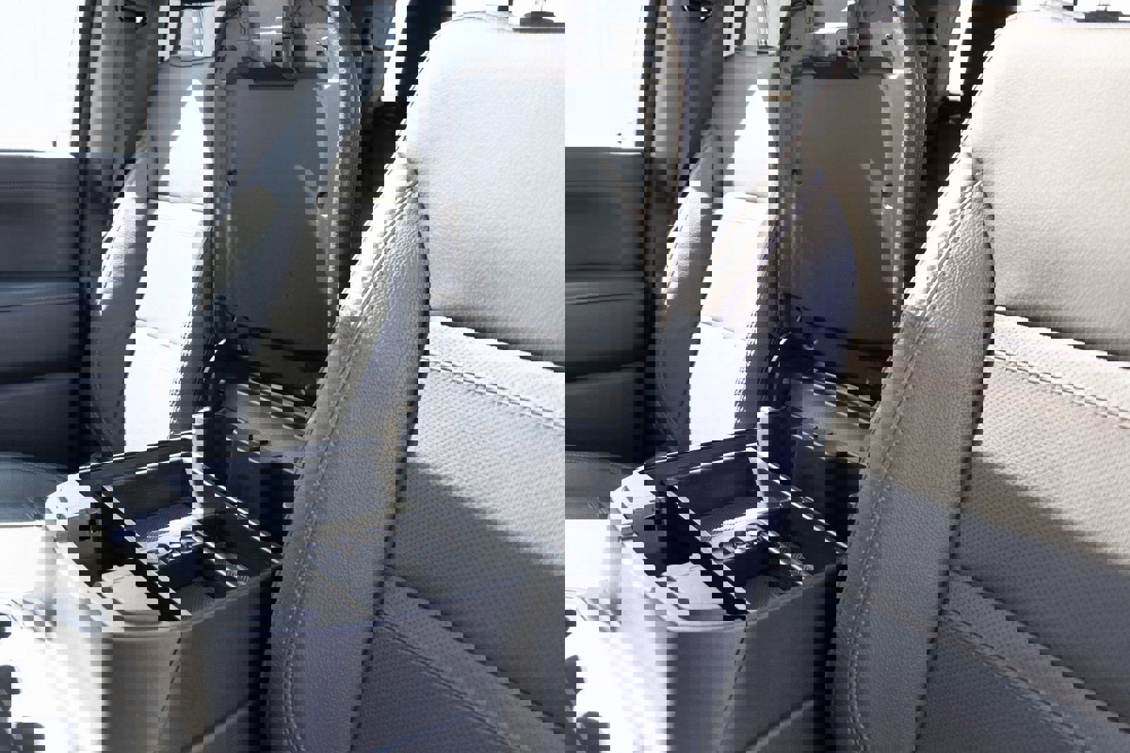 Used 2023 GMC Sierra 3500 Denali w/ Denali Black Diamond Edition image 8