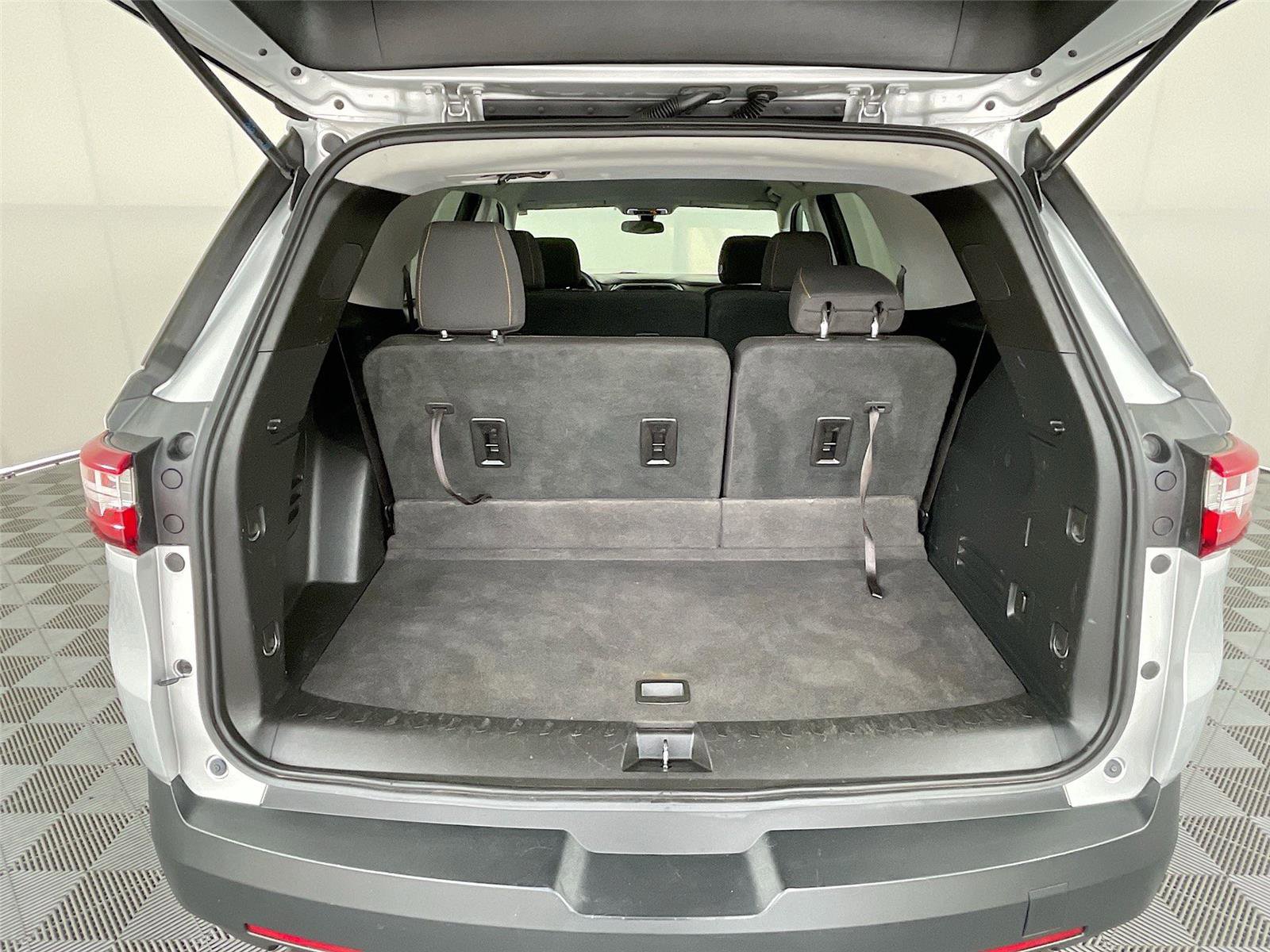 Used 2020 Chevrolet Traverse LS image 27