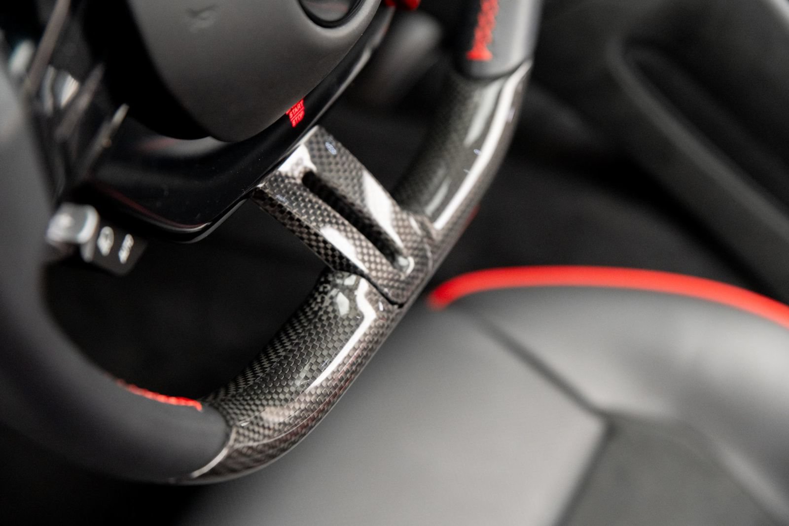 Used 2026 Ferrari Roma Spider RWD image 30