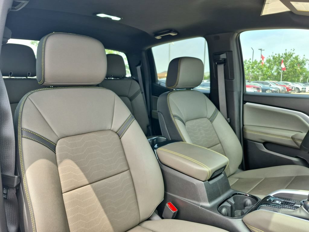 Used 2025 Chevrolet Colorado ZR2 w/ Technology Package AWD/4WD image 26