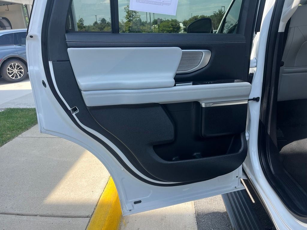 Certified 2025 Ford Expedition Platinum AWD/4WD image 19