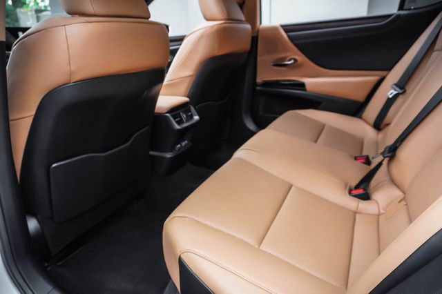 Certified 2025 Lexus ES 350 w/ Premium Package image 21