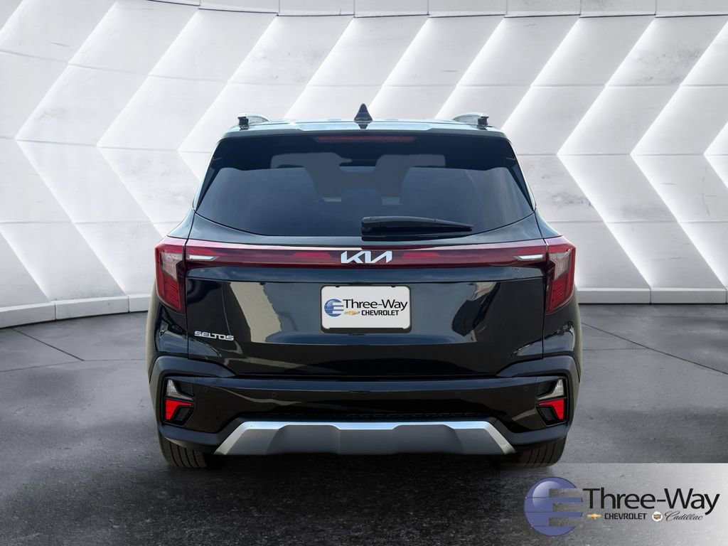 Used 2025 Kia Seltos EX w/ EX Sunroof Package image 4