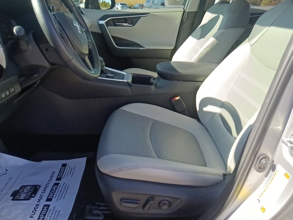 Used 2024 Toyota RAV4 Limited image 15