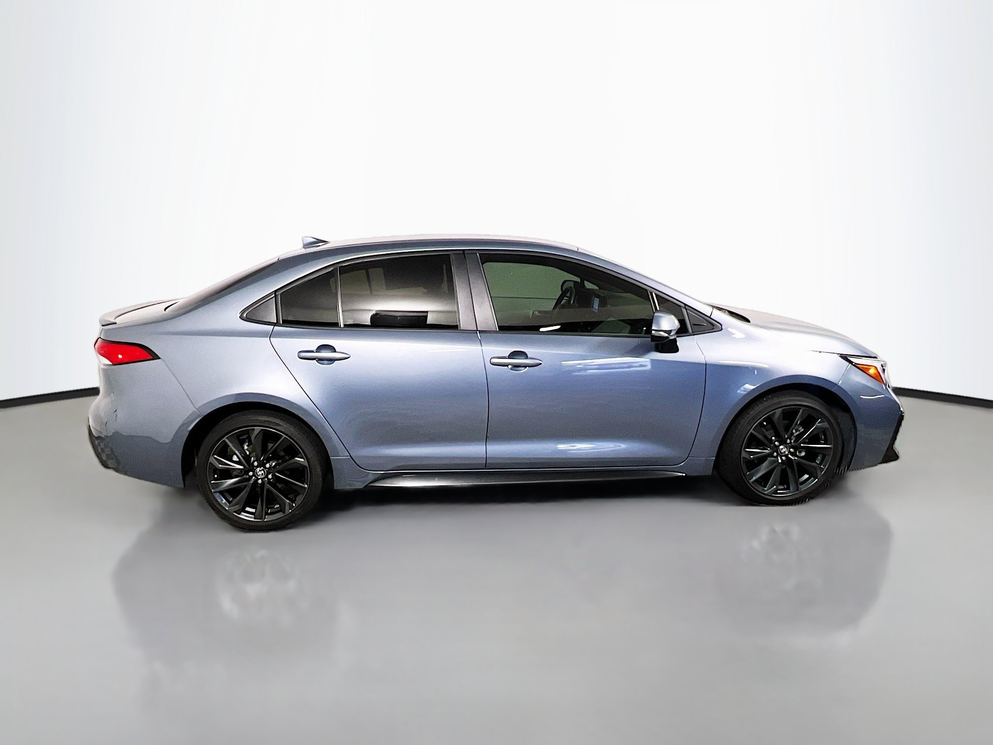 Used 2024 Toyota Corolla SE FWD image 3