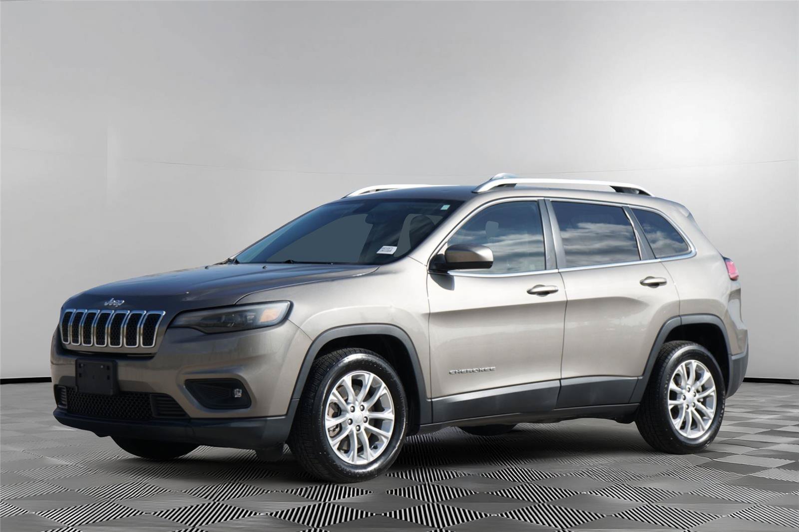 Used 2019 Jeep Cherokee Latitude w/ Popular Appearance Group FWD image 8
