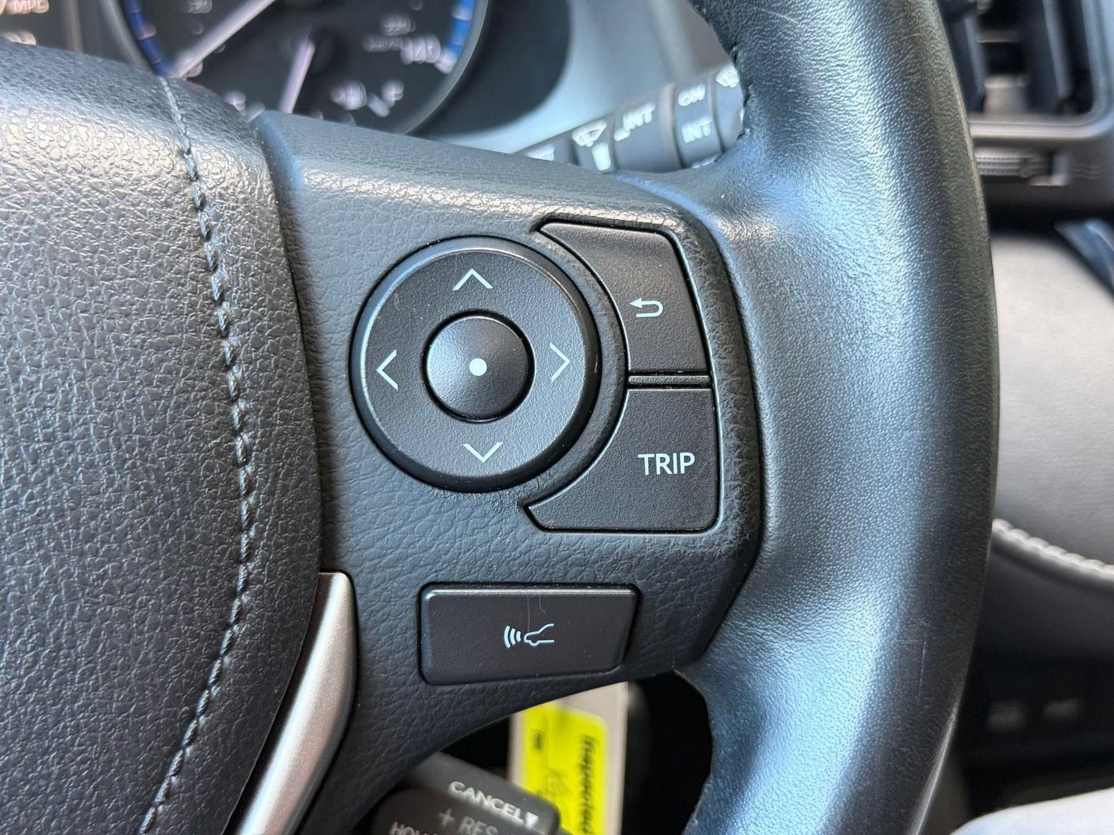 Used 2018 Toyota RAV4 XLE AWD/4WD image 35