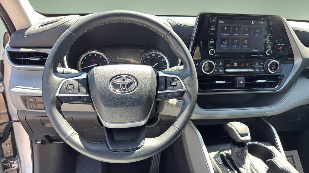 Used 2022 Toyota Highlander XLE FWD image 24