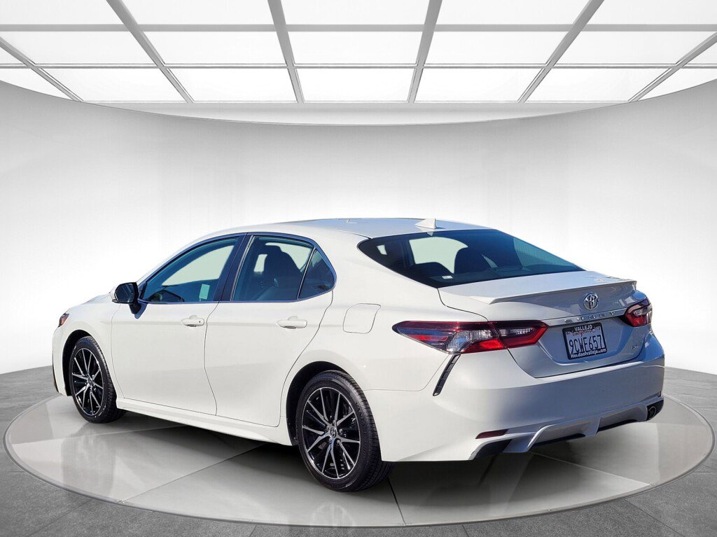 Used 2023 Toyota Camry SE image 6