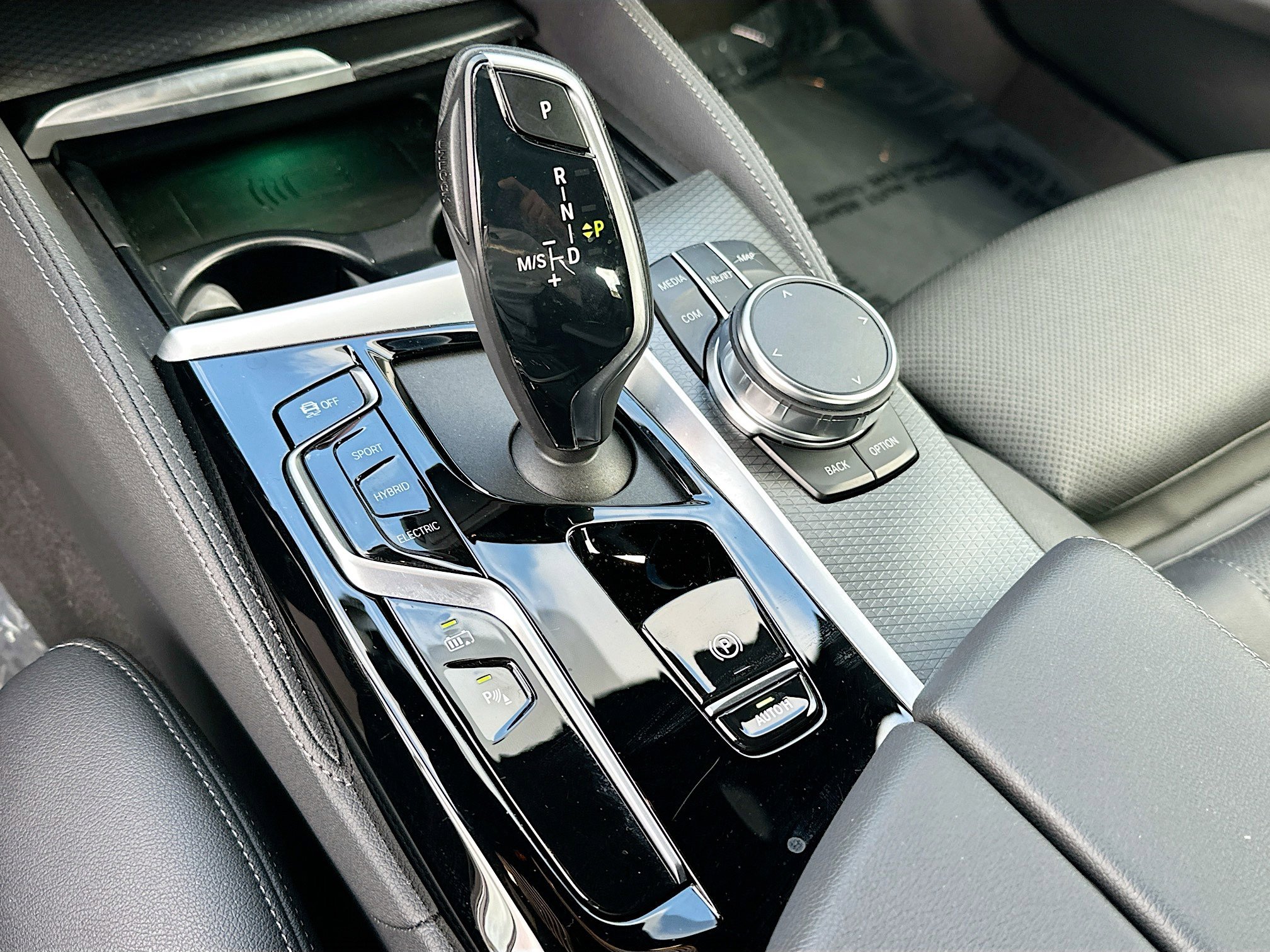 Used 2023 BMW 530e w/ M Sport Package image 17