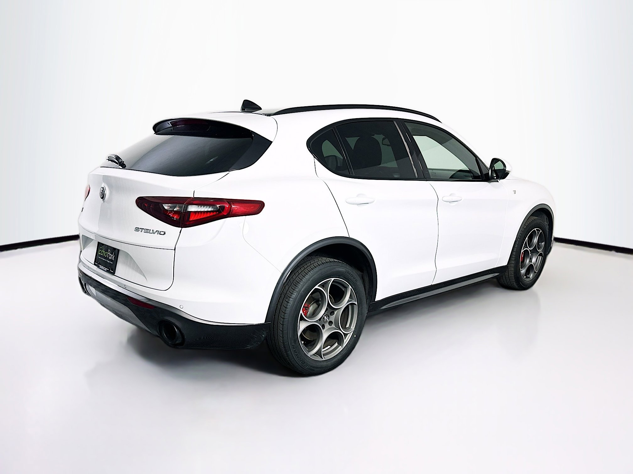 Used 2022 Alfa Romeo Stelvio Ti image 9