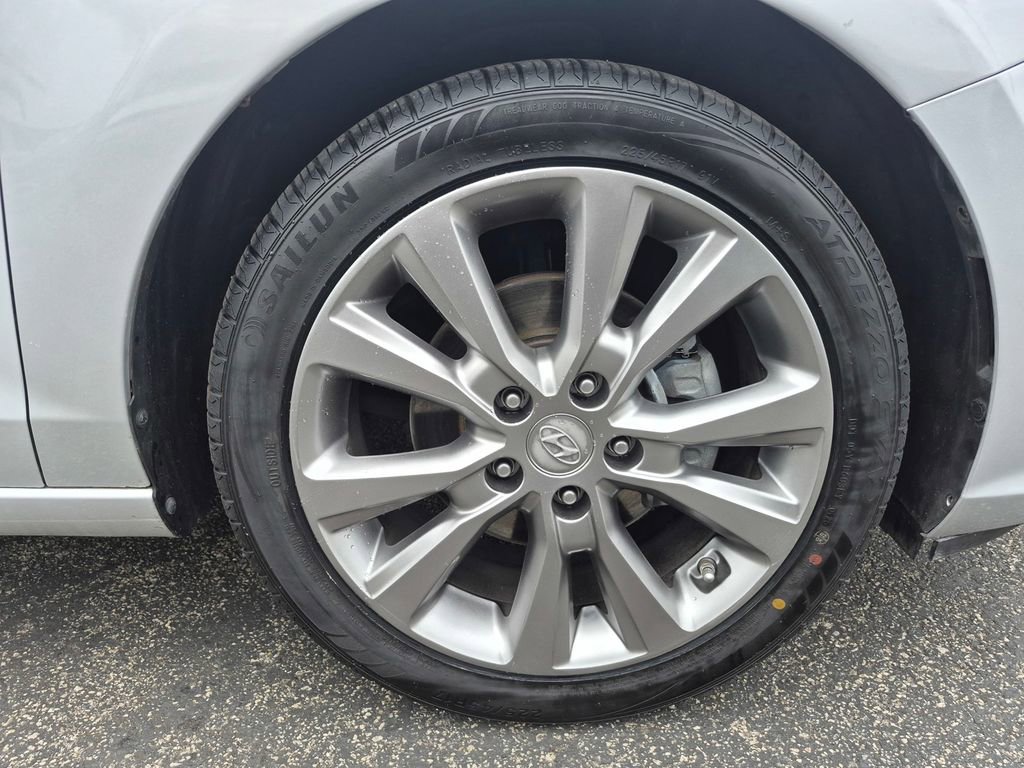 Used 2018 Hyundai Elantra GT image 9