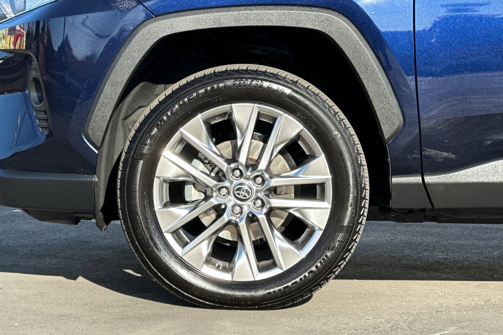 Used 2021 Toyota RAV4 Limited image 13