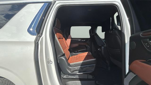 Used 2023 GMC Yukon XL Denali Ultimate AWD/4WD image 12