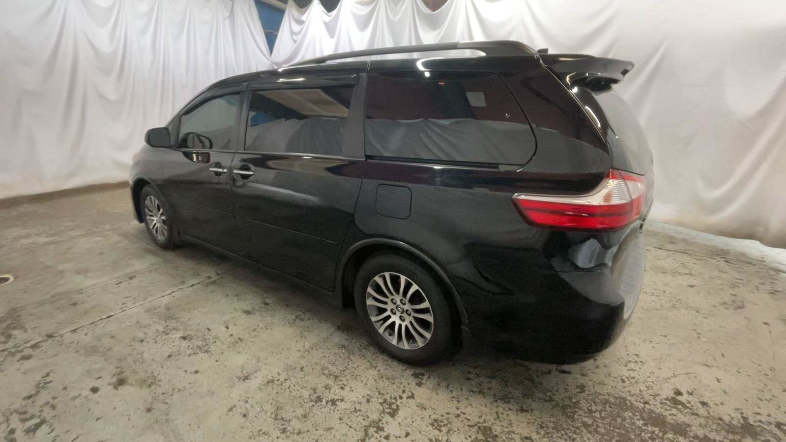 Used 2018 Toyota Sienna XLE FWD image 10