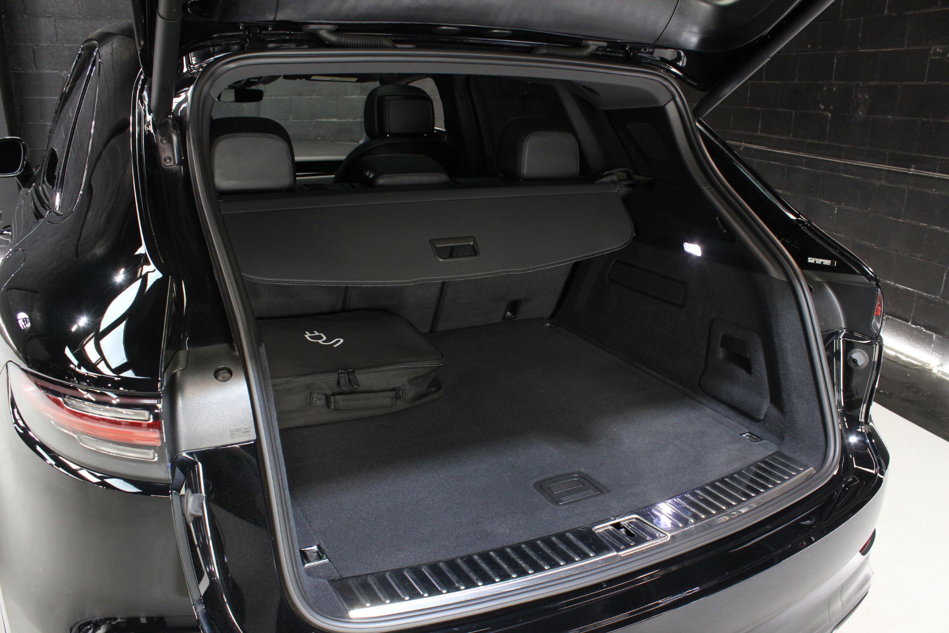 Used 2022 Porsche Cayenne E-Hybrid w/ Premium Package image 57