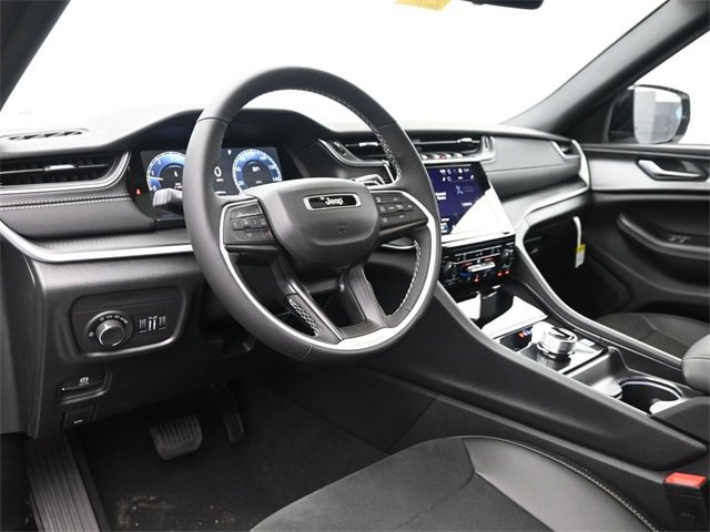 New 2025 Jeep Grand Cherokee Altitude image 20