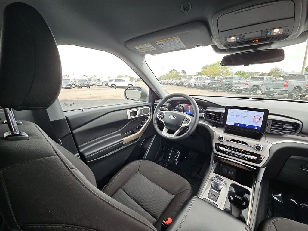 Used 2023 Ford Explorer XLT image 15