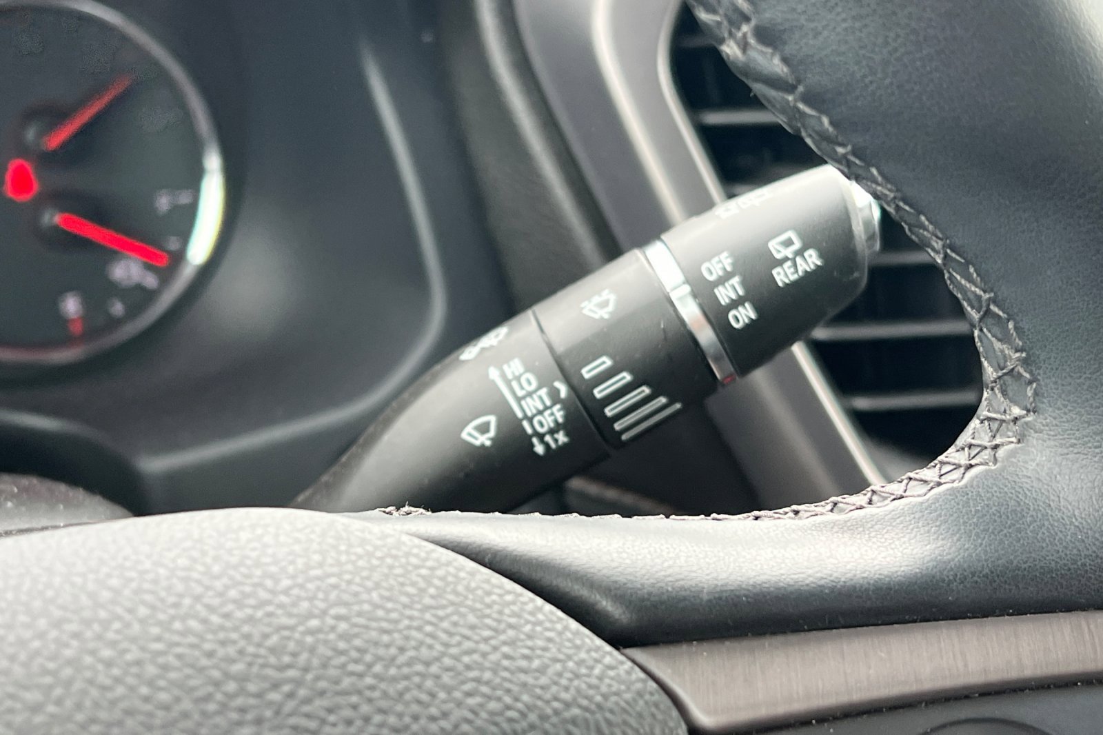 Used 2023 GMC Acadia AT4 w/ Technology Package image 39