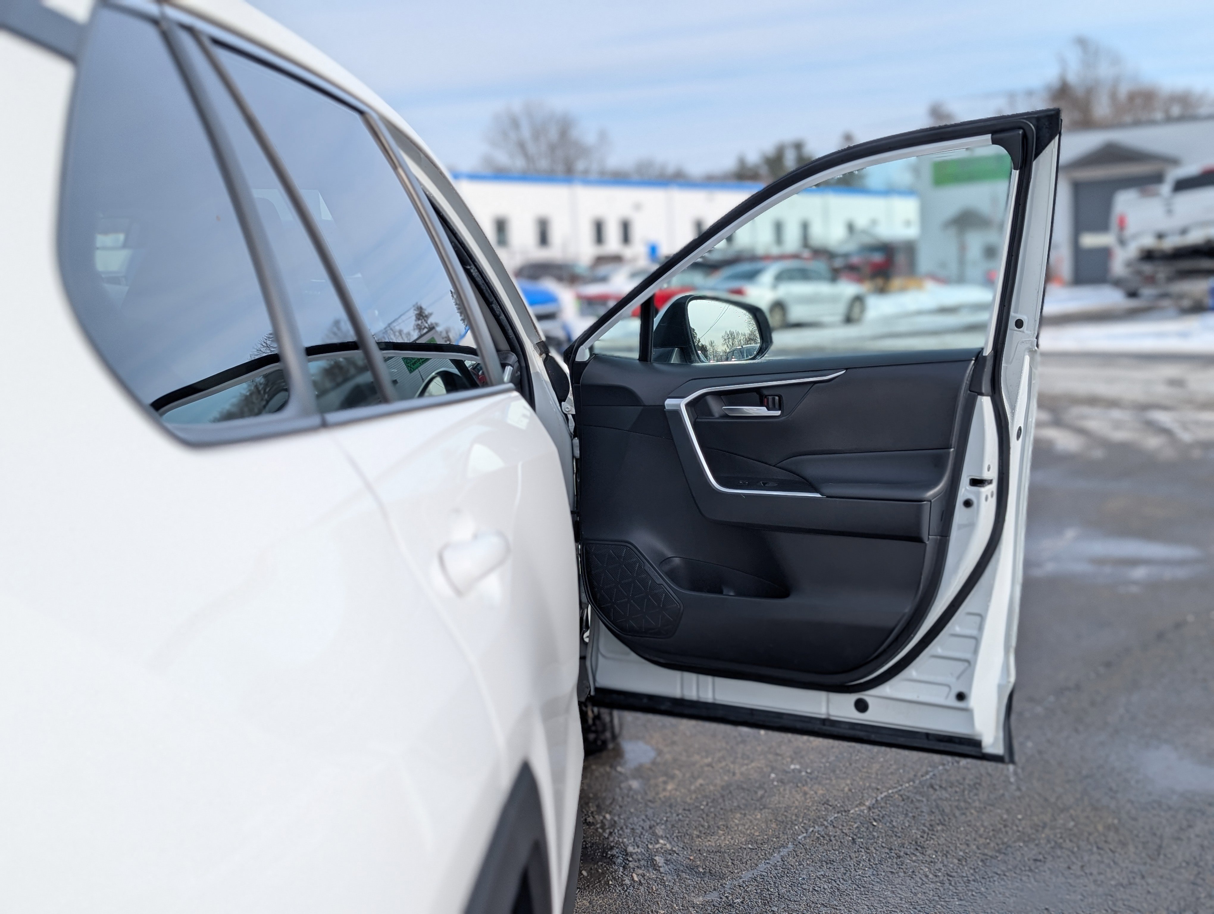 Used 2023 Toyota RAV4 XLE image 41