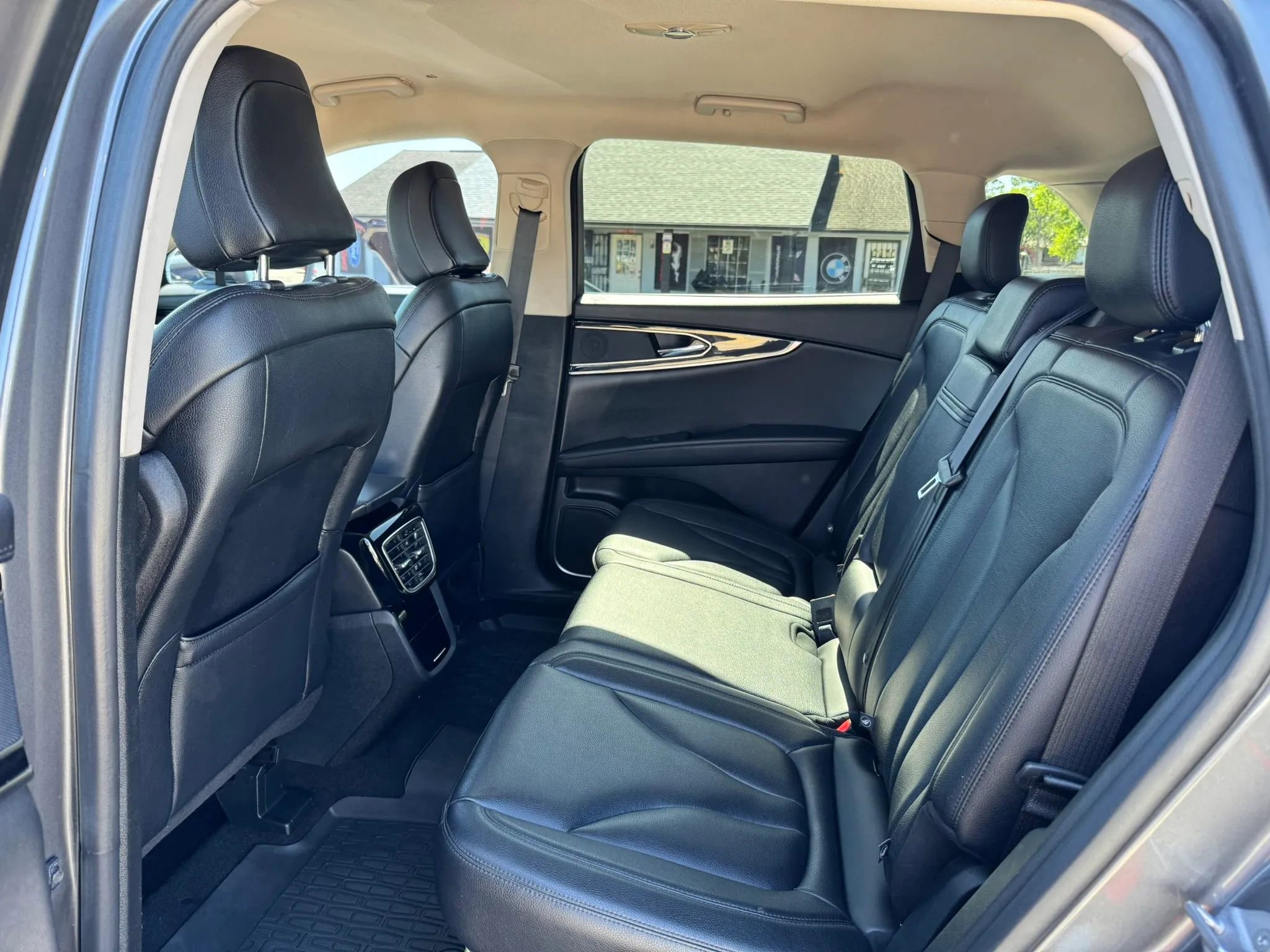 Used 2022 Lincoln Nautilus FWD w/ Premium Package image 25