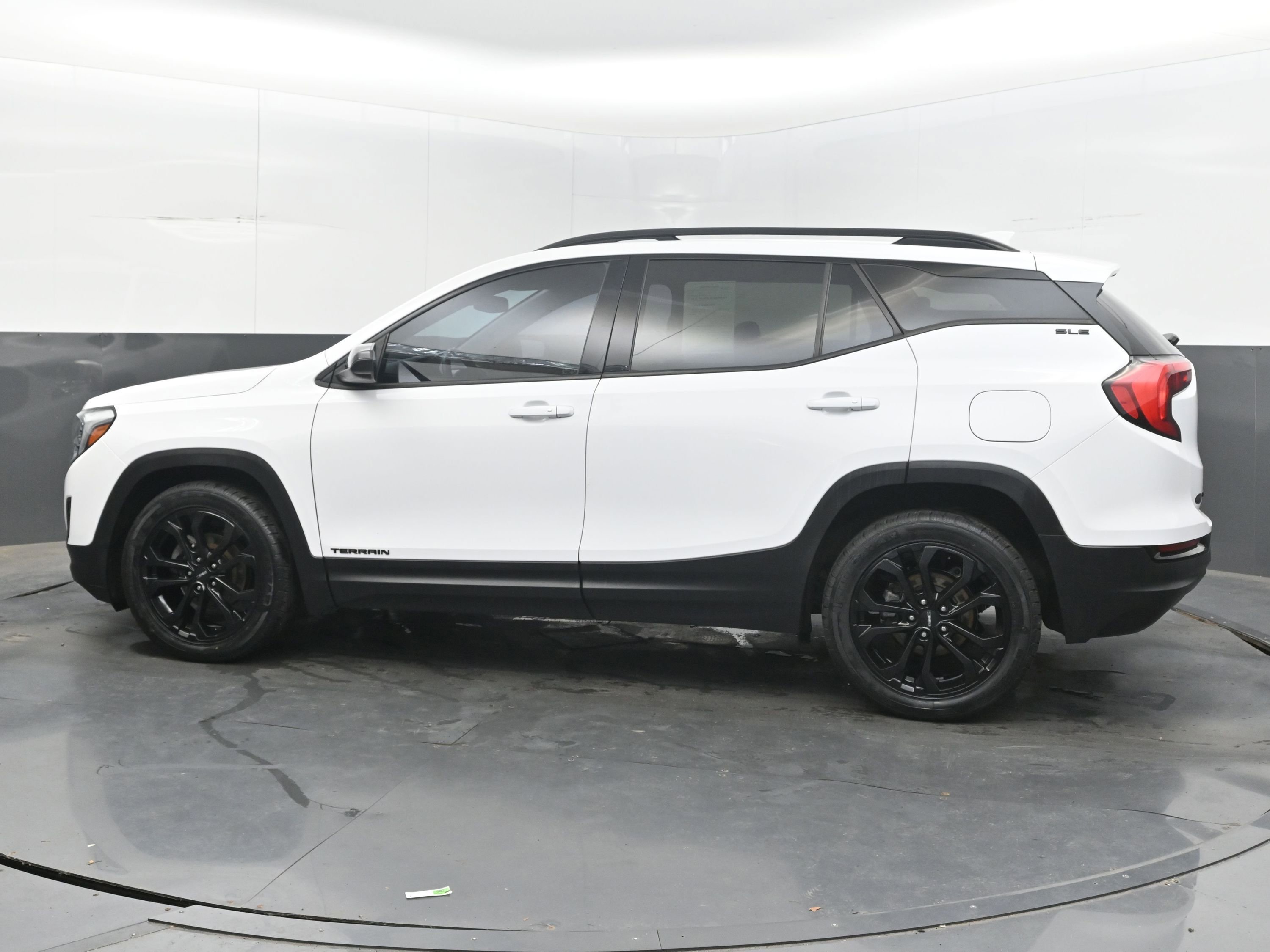 Used 2020 GMC Terrain SLE w/ Driver Convenience Package FWD image 5
