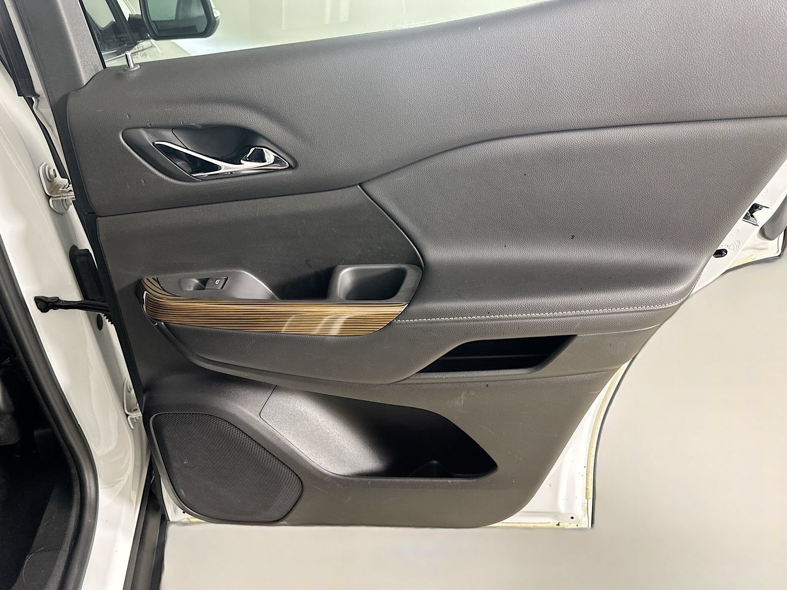 Used 2021 GMC Acadia SLE w/ Driver Convenience Package FWD image 39