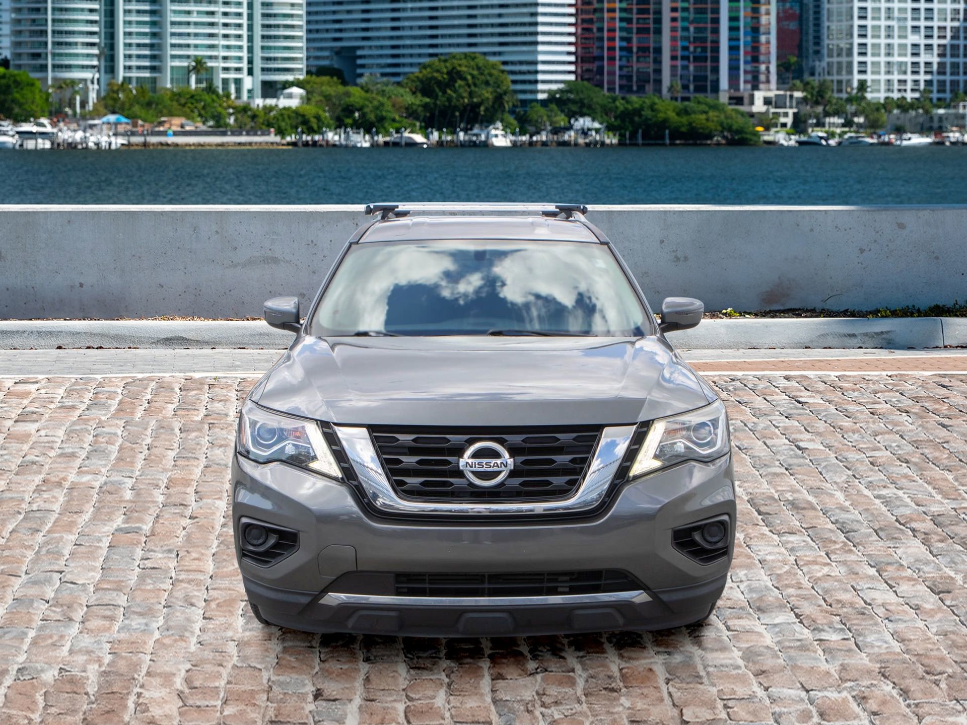 Used 2019 Nissan Pathfinder S image 2