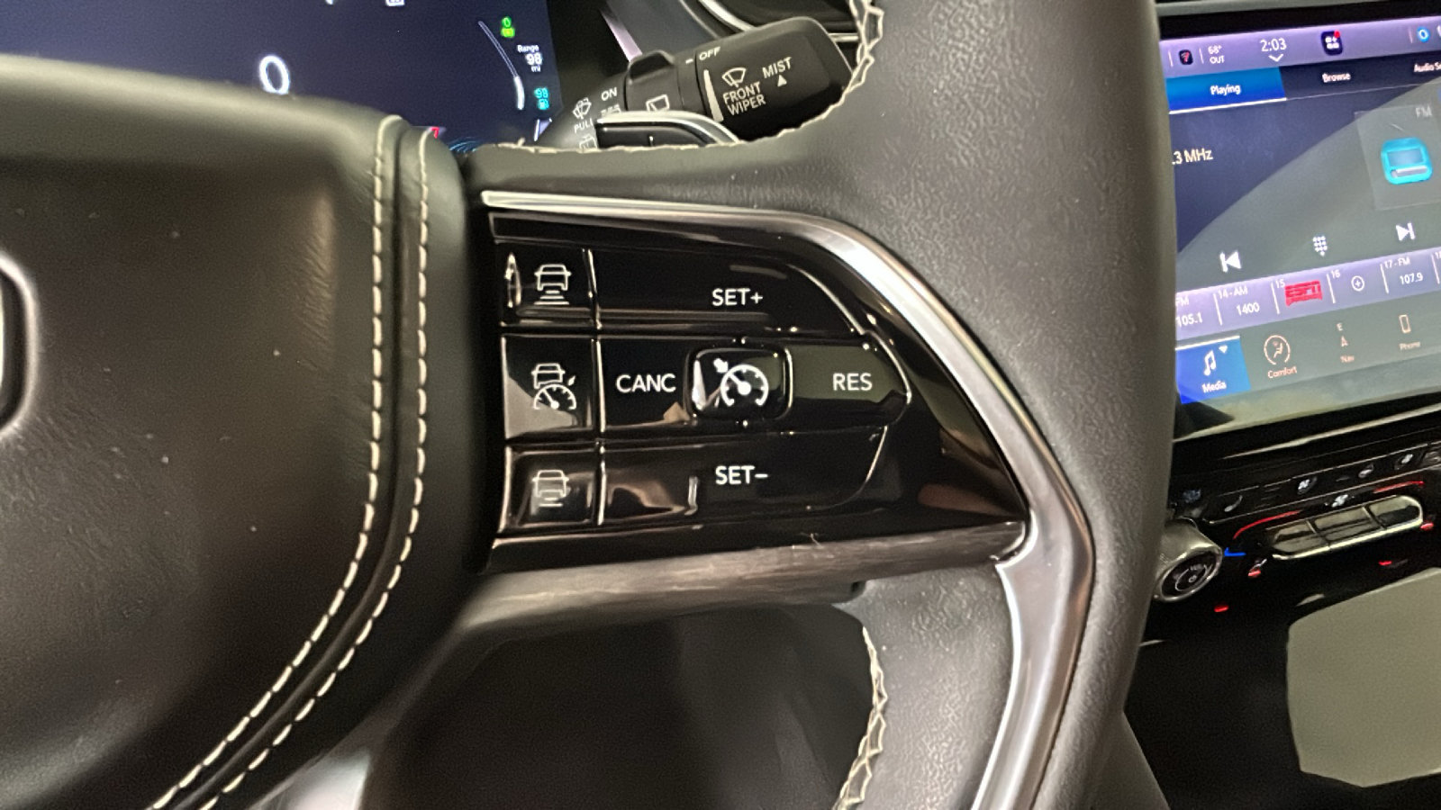 Used 2023 Jeep Grand Cherokee Overland AWD/4WD image 19
