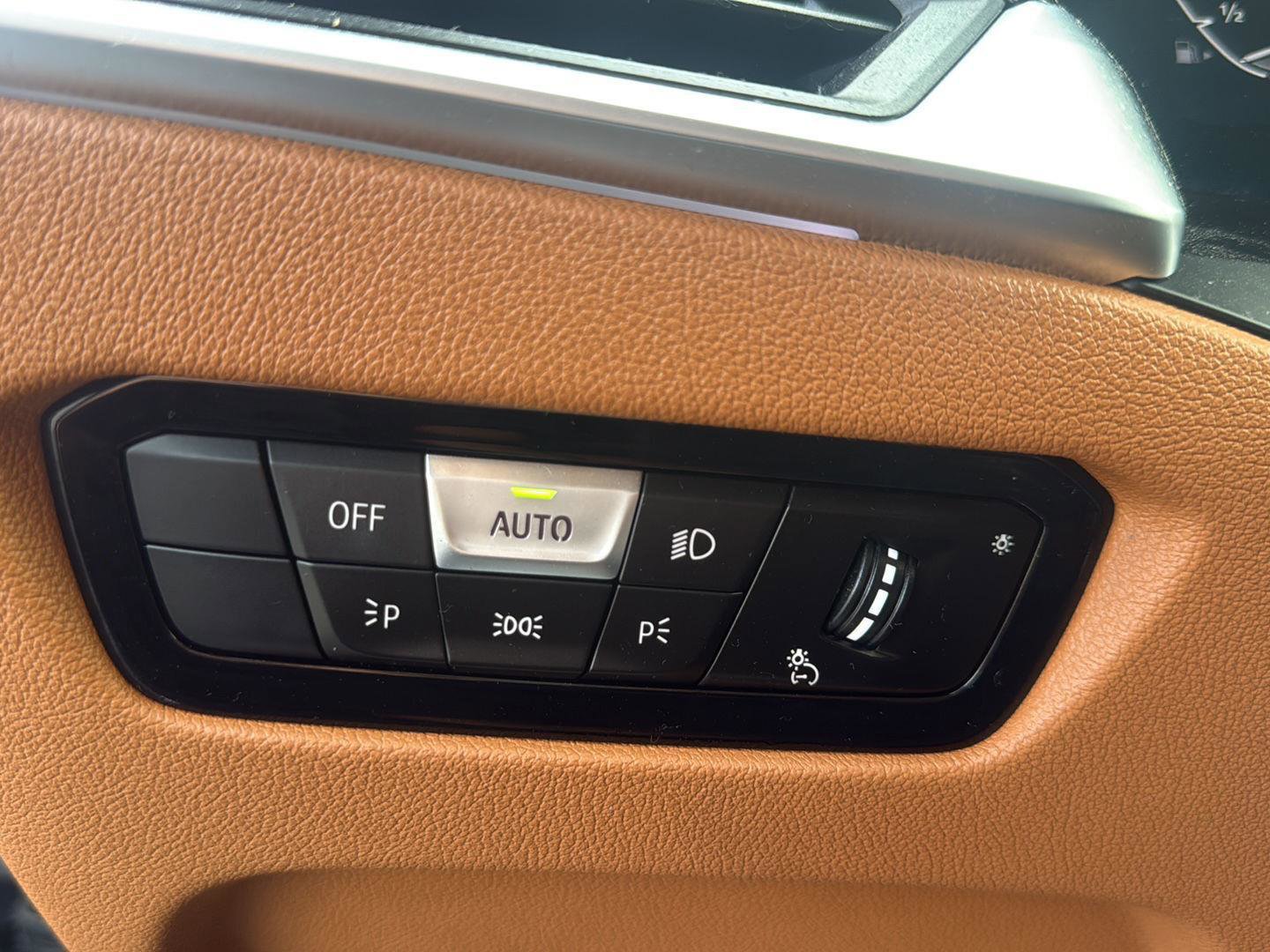 Used 2022 BMW 330e w/ Driving Assistance Package image 10