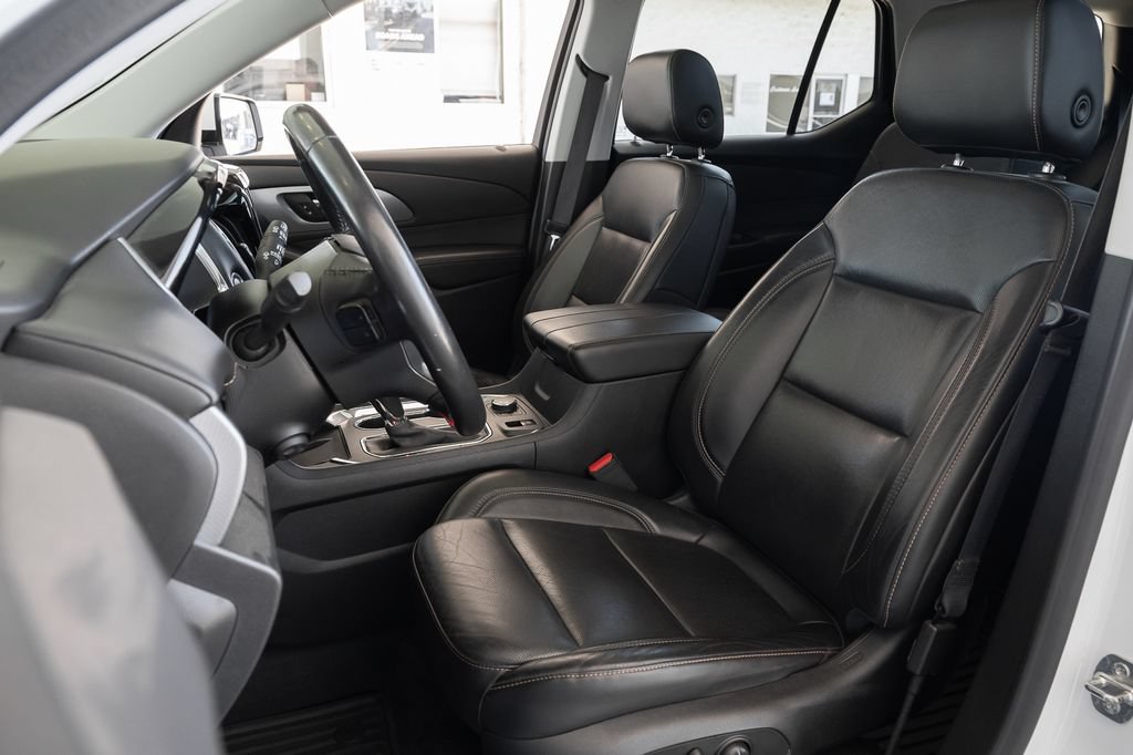 Used 2020 Chevrolet Traverse Premier w/ LPO, Cargo Package FWD image 19