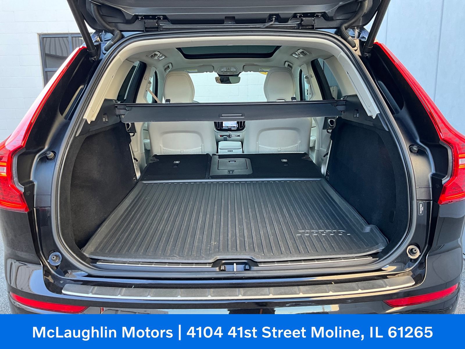 Certified 2023 Volvo XC60 B5 Plus w/ Climate Package image 11