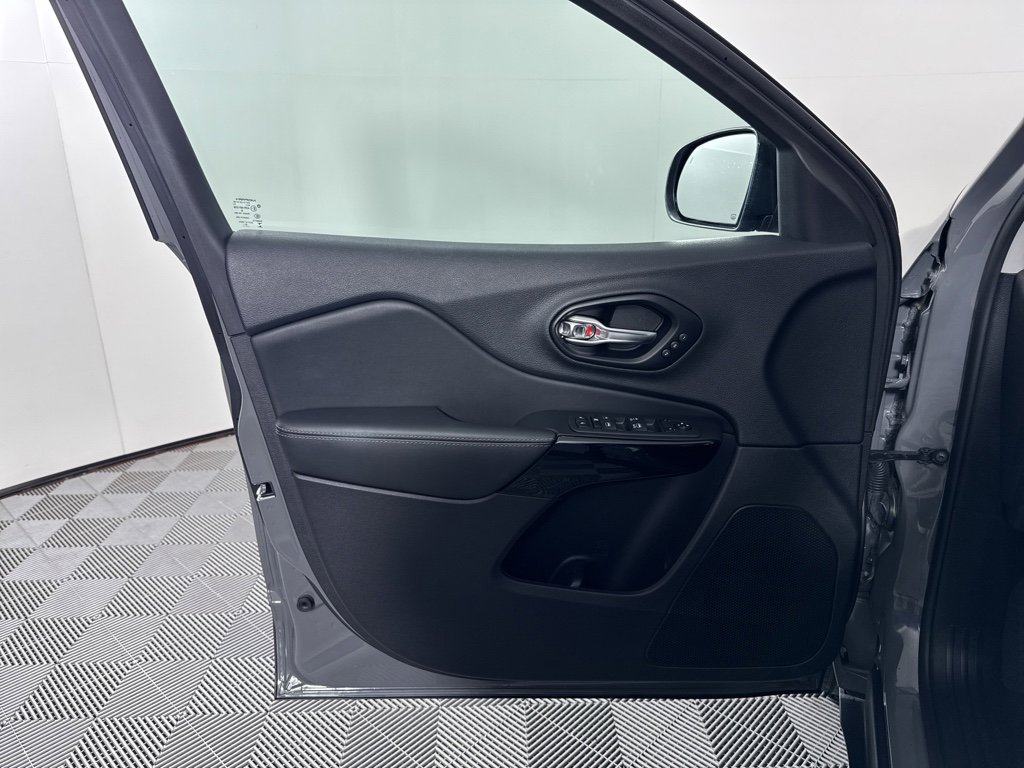 Used 2023 Jeep Cherokee Altitude Lux w/ Lux Elite Package image 24