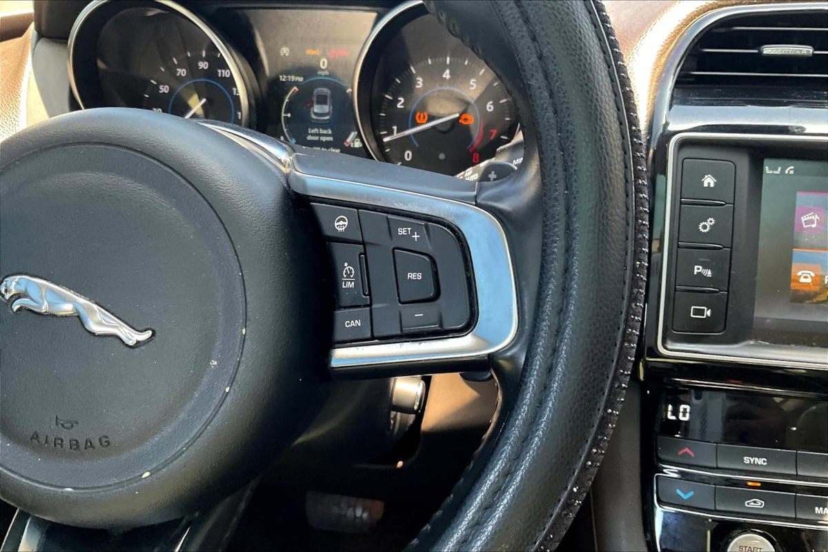 Used 2018 Jaguar F-PACE Prestige AWD/4WD image 19
