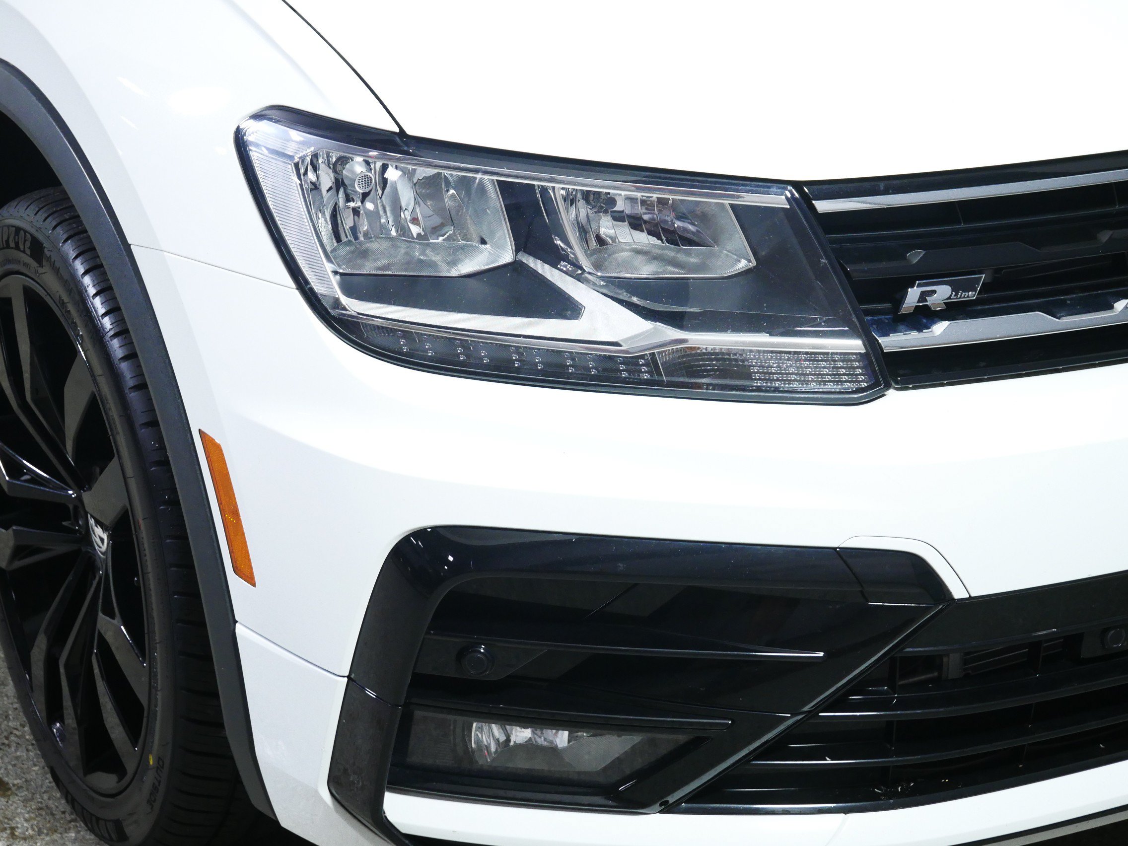 Used 2021 Volkswagen Tiguan SE R-Line AWD/4WD image 16