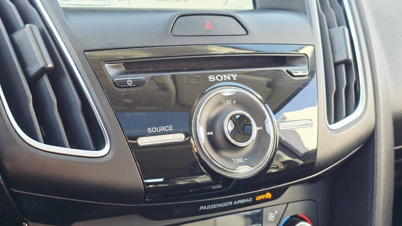Used 2016 Ford Focus Titanium w/ Titanium Winter Package FWD image 22