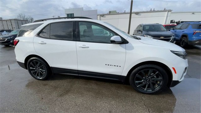 Used 2023 Chevrolet Equinox RS w/ RS Leather Package image 3