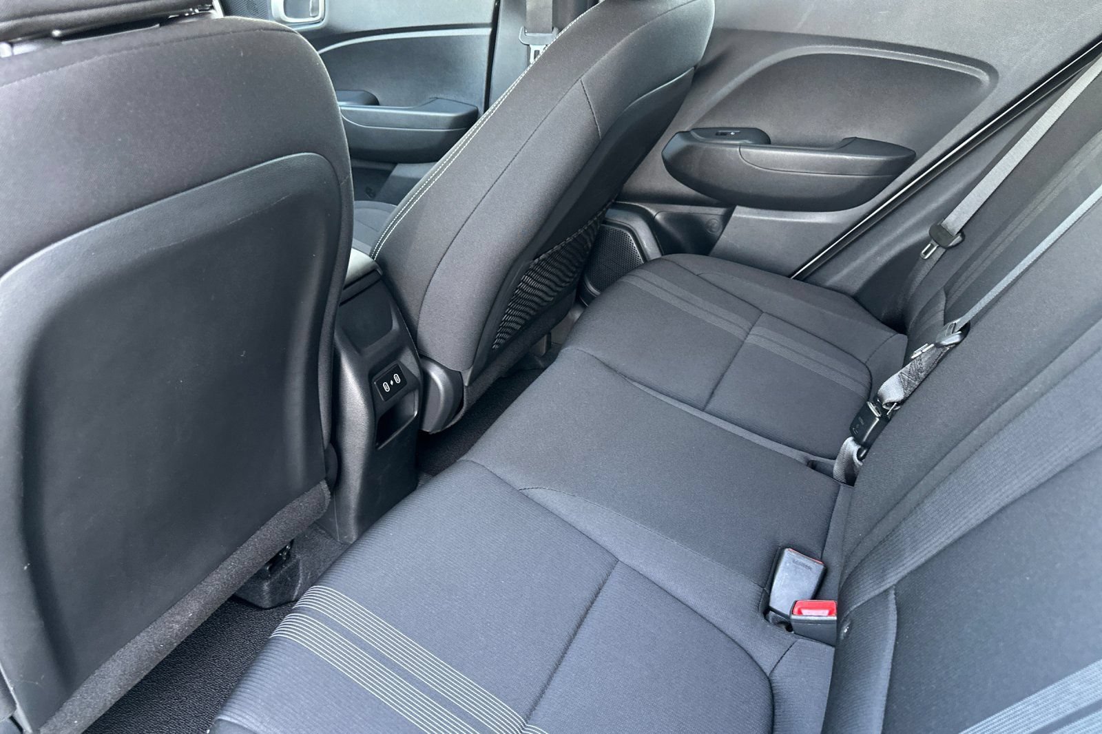 Used 2025 Hyundai Venue SEL FWD image 12