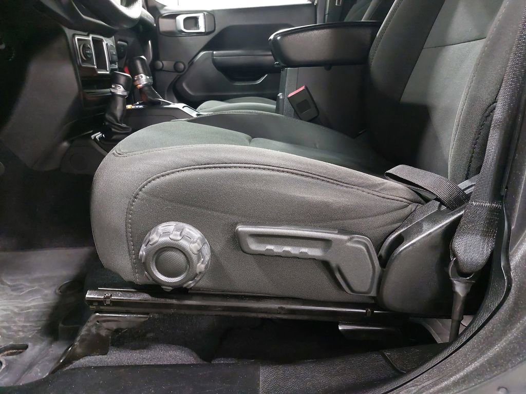 Used 2018 Jeep Wrangler Unlimited Sport AWD/4WD image 29