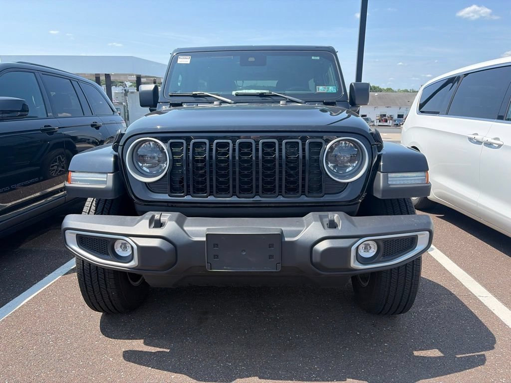Used 2024 Jeep Wrangler Unlimited Sahara AWD/4WD image 2