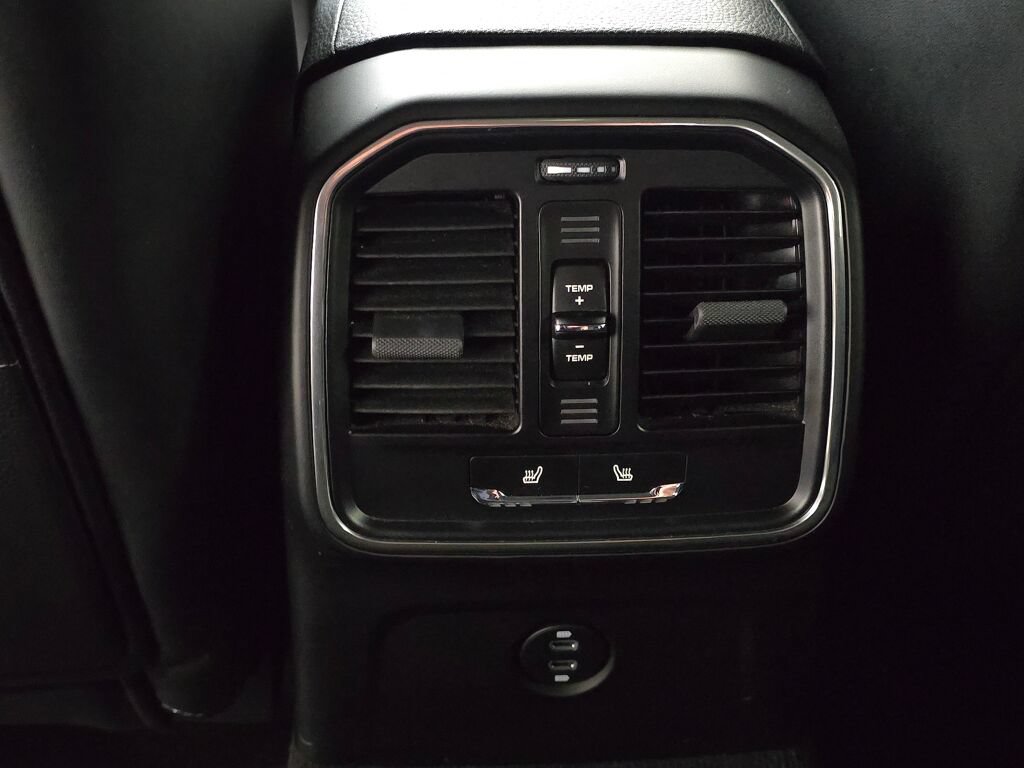 Certified 2024 Porsche Macan AWD/4WD image 21