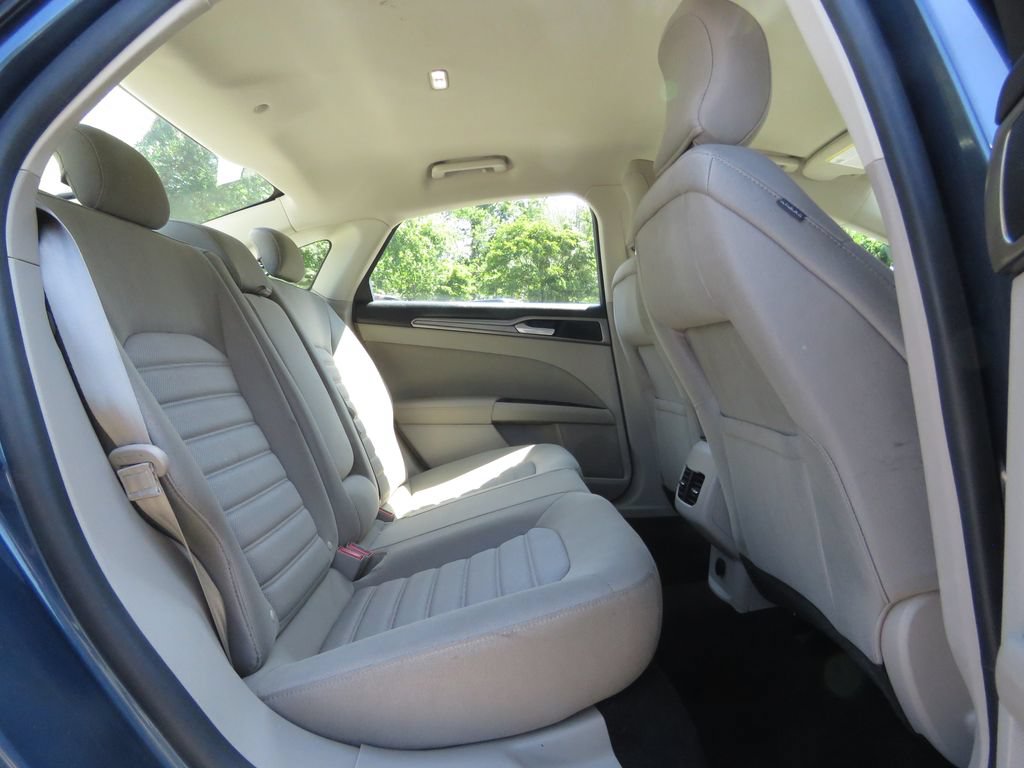Used 2019 Ford Fusion SE FWD image 14