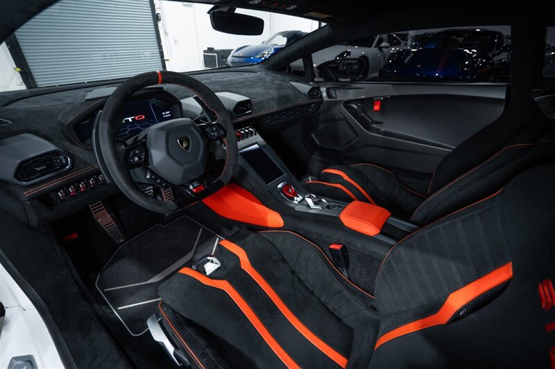 Used 2022 Lamborghini Huracan STO RWD image 18