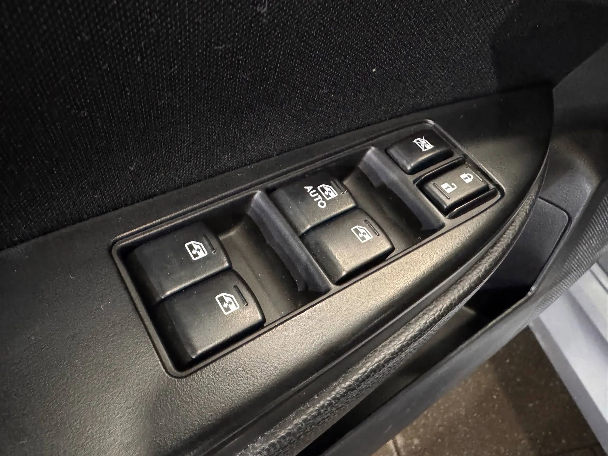 Used 2013 Subaru Legacy 2.5i Premium w/ All-Weather Pkg AWD/4WD image 19