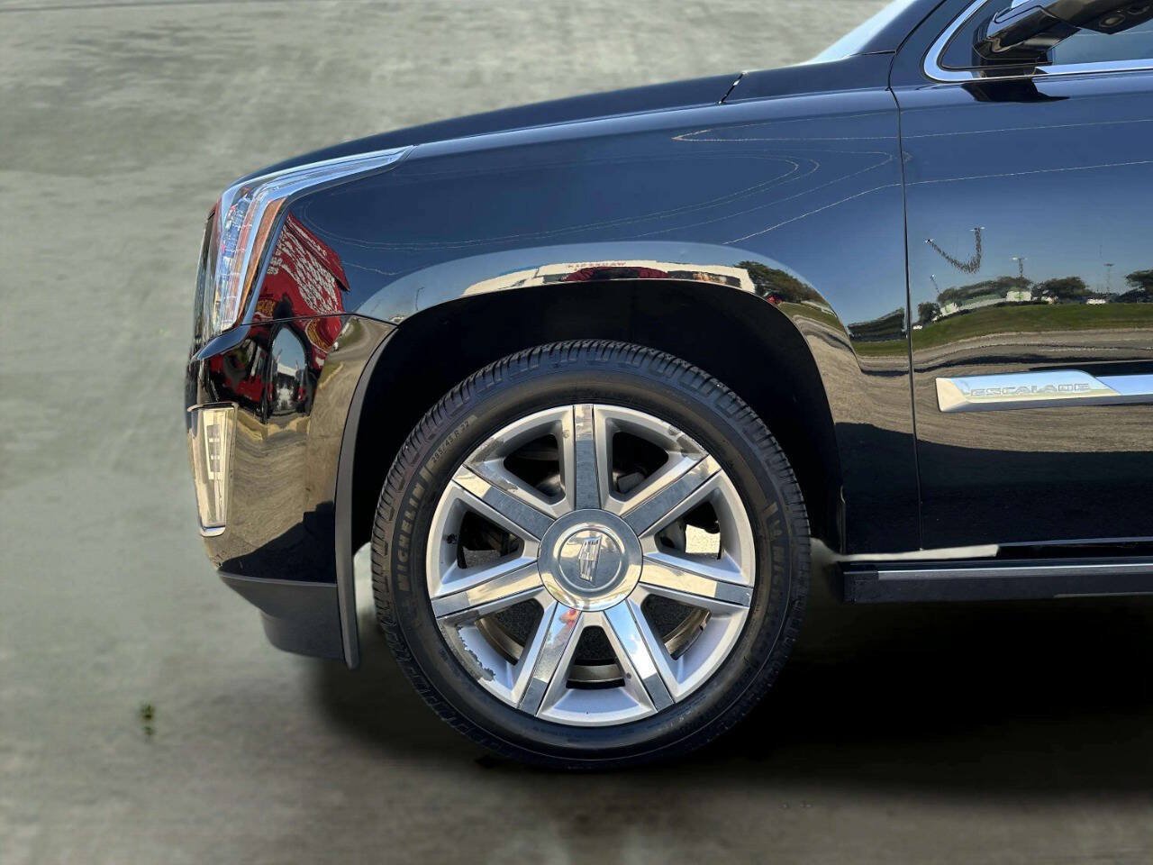 Used 2015 Cadillac Escalade Premium AWD/4WD image 41