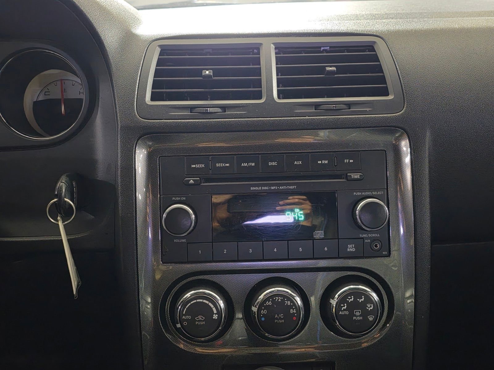 Used 2014 Dodge Challenger SXT image 15