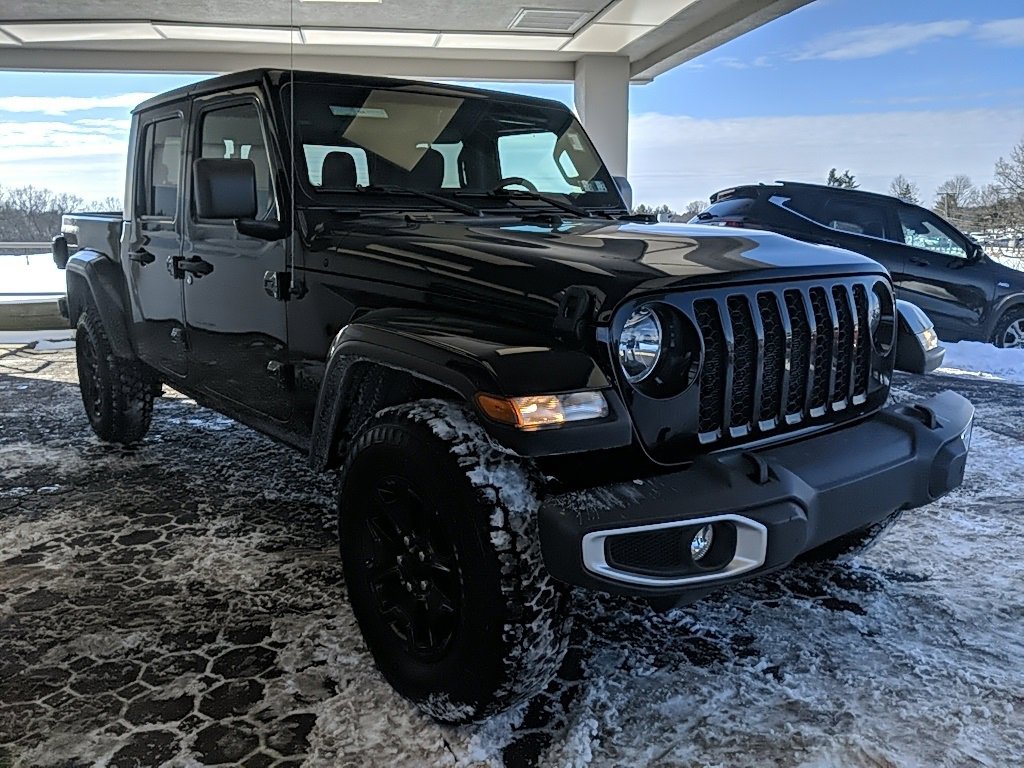 Used 2021 Jeep Gladiator Sport image 3