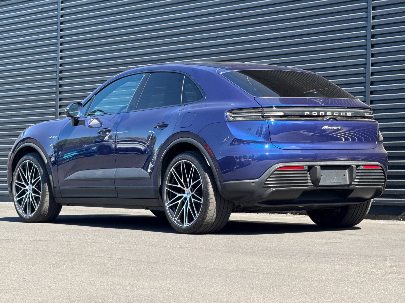 Used 2025 Porsche Macan 4 Electric AWD/4WD image 4